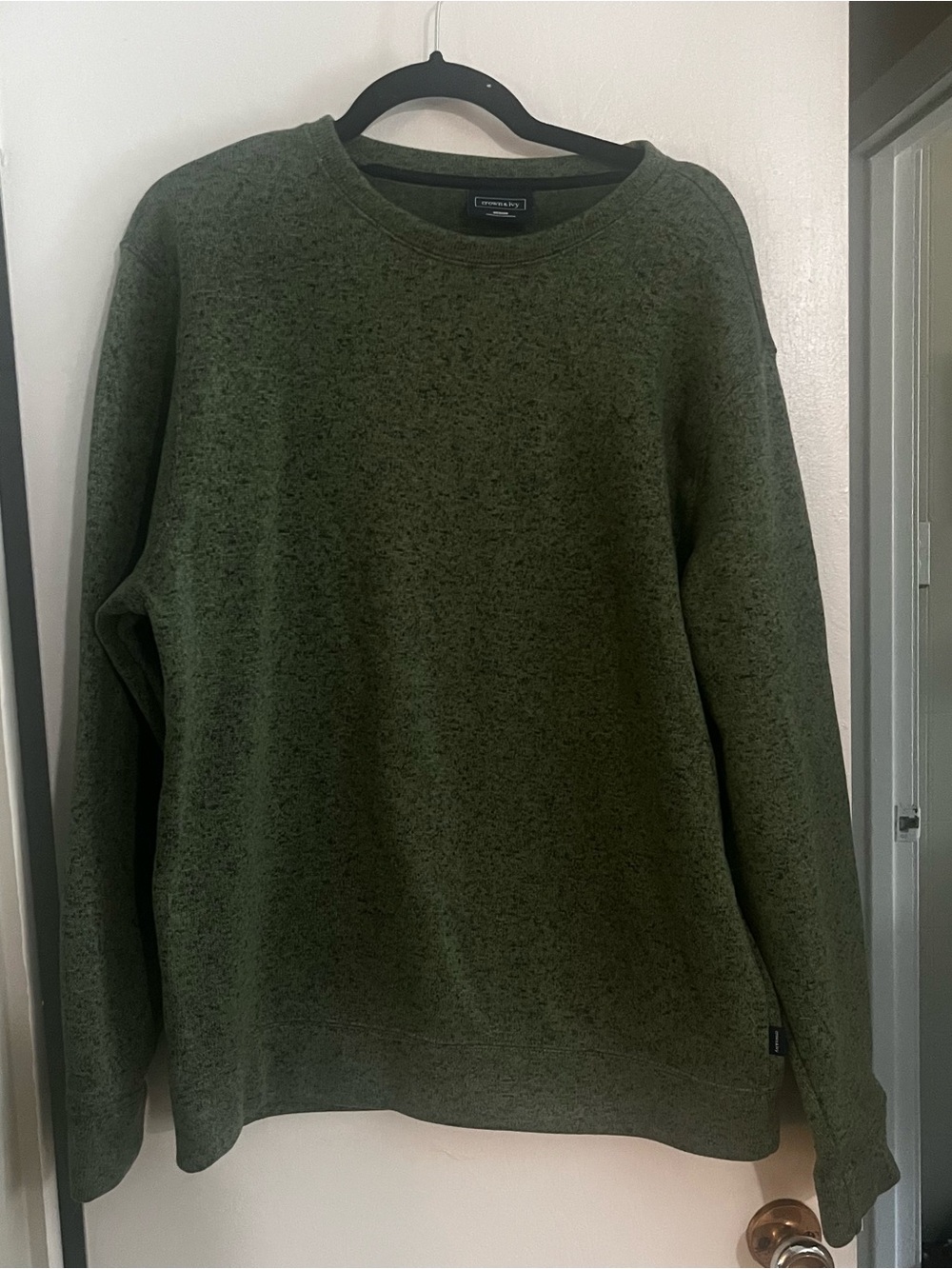 crown & ivy Olive Green Heather Crewneck Sweater